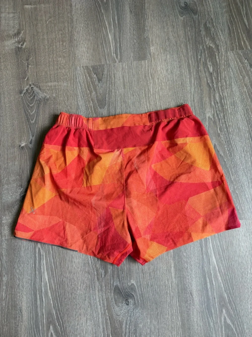 Lululemon Surge Shorts Men’s Size Large in Mesh Mash Orange Multi